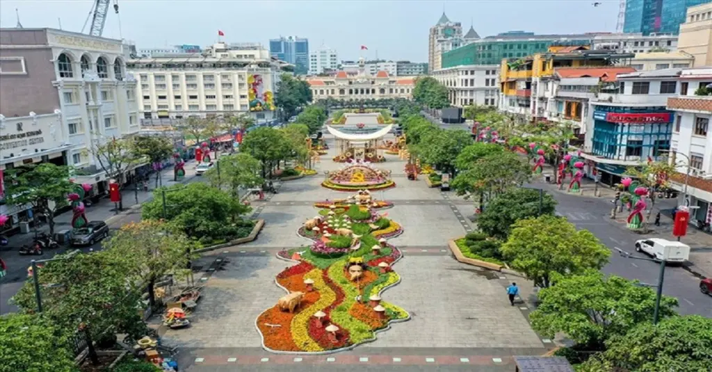 Phố đi bộ Nguyễn Huệ: Vẻ Đẹp, Ẩm Thực và Trải Nghiệm tại TPHCM