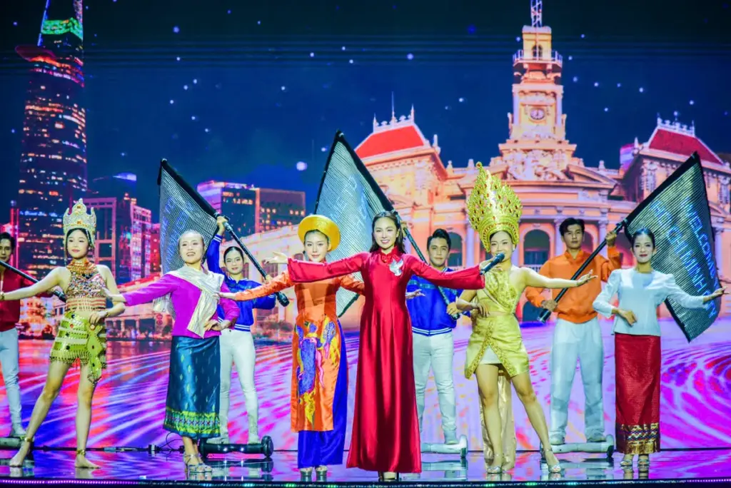 Opening Art Program of ITE HCMC 2025 International Travel Expo: Dazzling “Vietnam Night” – where the “Flow of Quintessence” converges