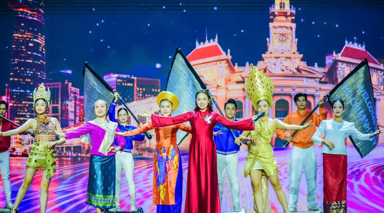 Opening Art Program of ITE HCMC 2025 International Travel Expo: Dazzling “Vietnam Night” – where the “Flow of Quintessence” converges