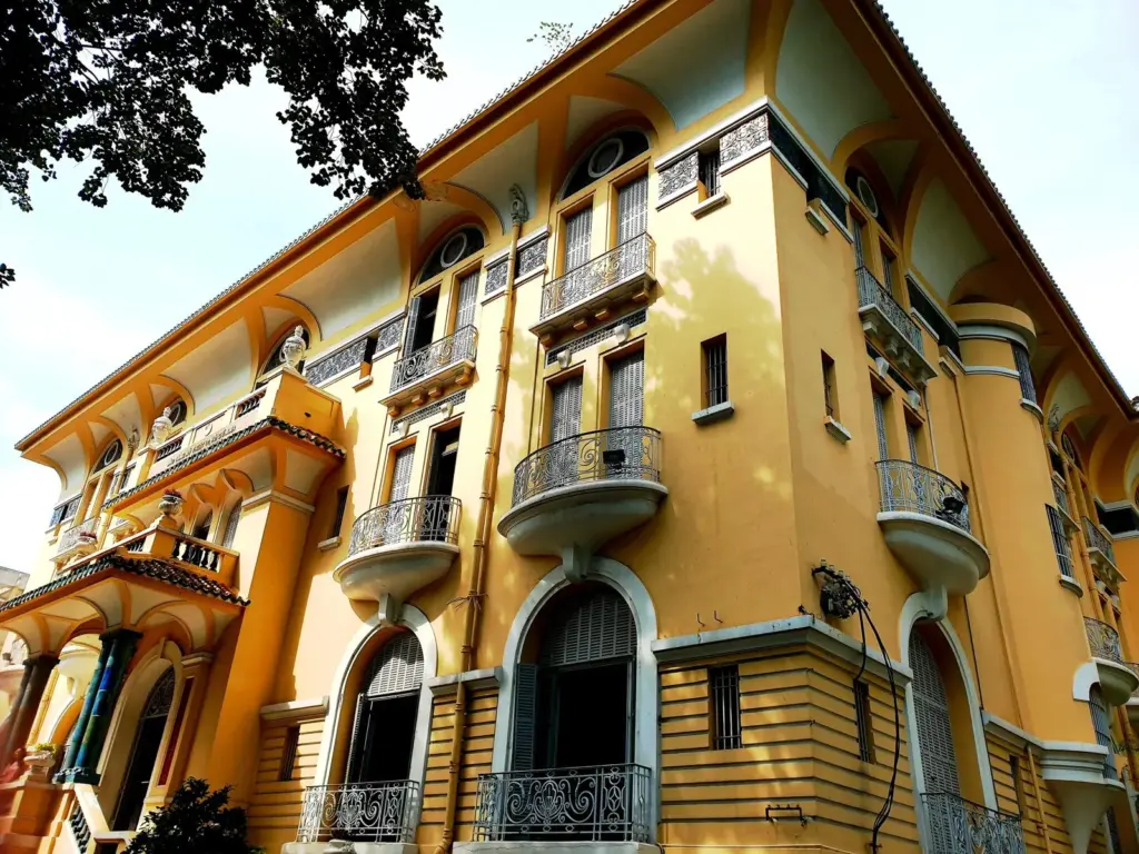 Mặt tiền tòa nhà chính Bảo tàng Mỹ thuật Thành phố Hồ Chí Minh